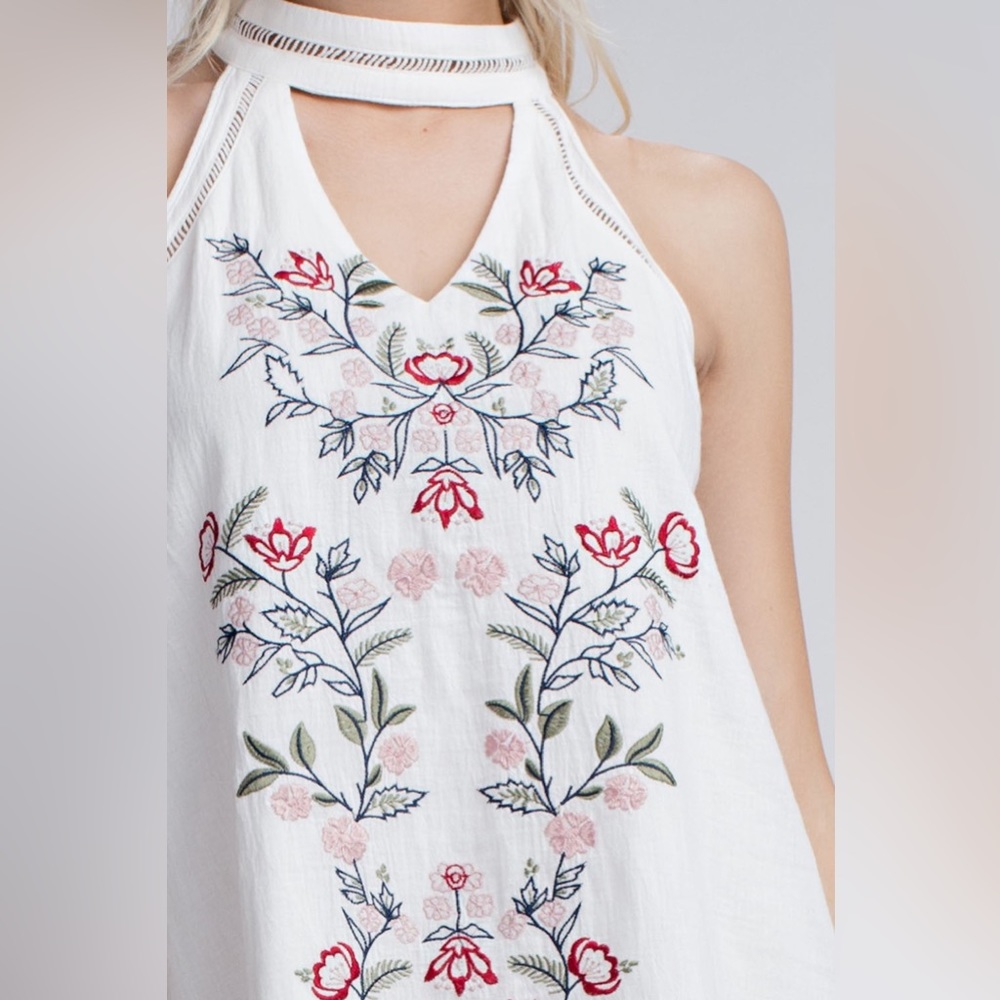 Embroidered Linen Dress - Picture 4 of 7